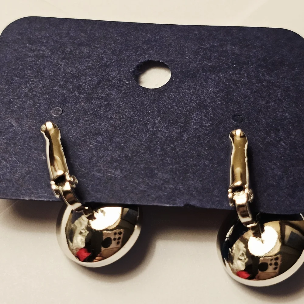 Swarovski Element NEW! Aqua Blue Round Leverback Earrings. Classy.‎ Simpl…